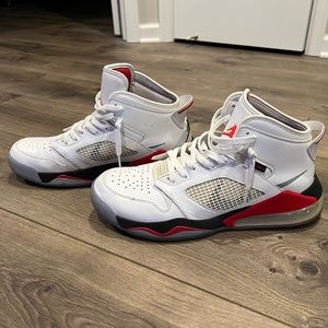 Jordan Mars 270 White Fire